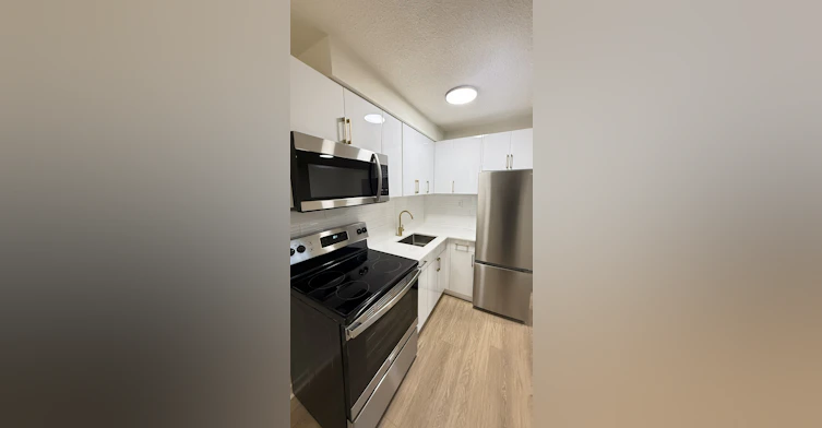 6-60 Triller Avenue, Toronto, ON, M6R 2H8 - 4