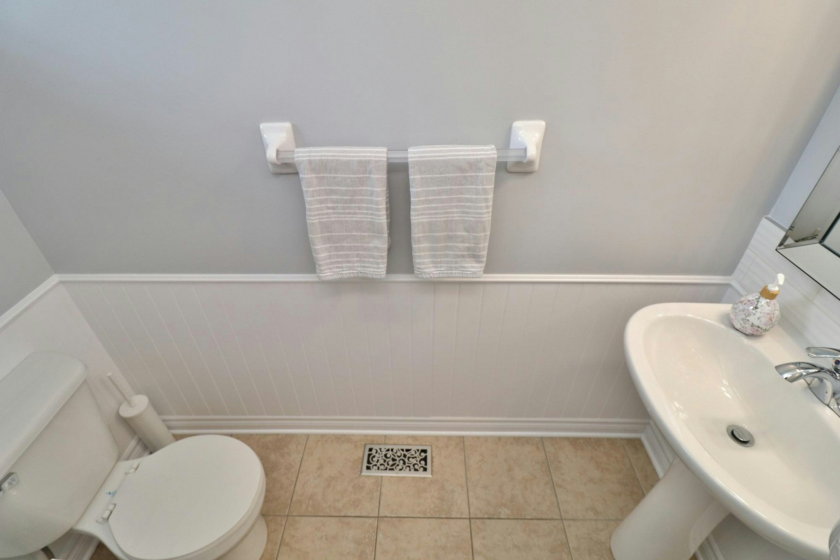 219 Gossamer Street, Ottawa, ON, K1C 7G4 - 3