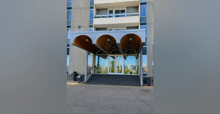 10883 Saskatchewan Drive Northwest, Edmonton, AB, T6E 4S6 - 2