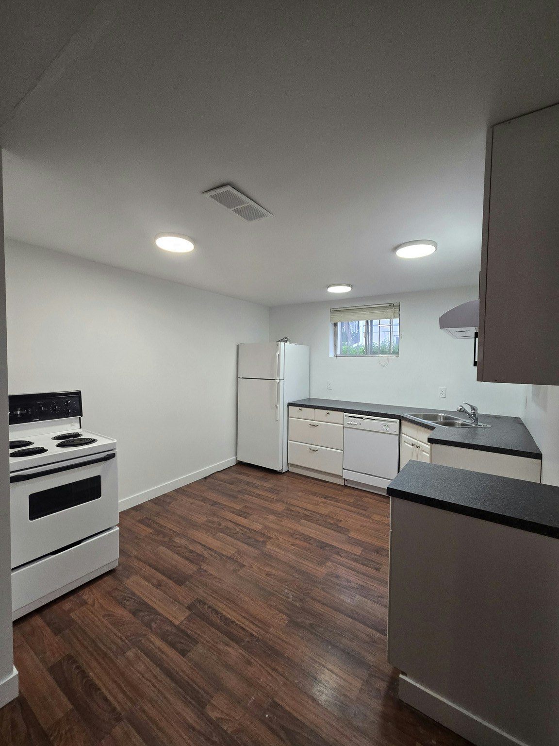 2204 25 Avenue Northwest, Calgary, AB, T2M 2C1 - 9