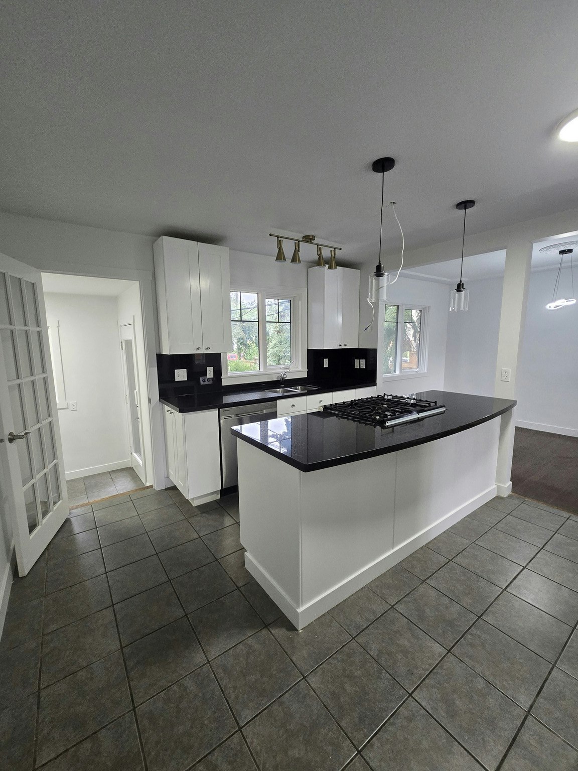2204 25 Avenue Northwest, Calgary, AB, T2M 2C1 - 5