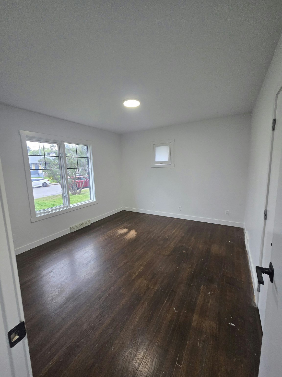 2204 25 Avenue Northwest, Calgary, AB, T2M 2C1 - 2