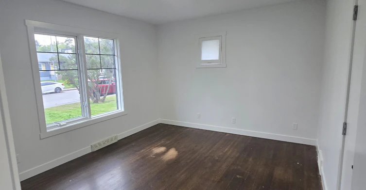 2204 25 Avenue Northwest, Calgary, AB, T2M 2C1 - 2