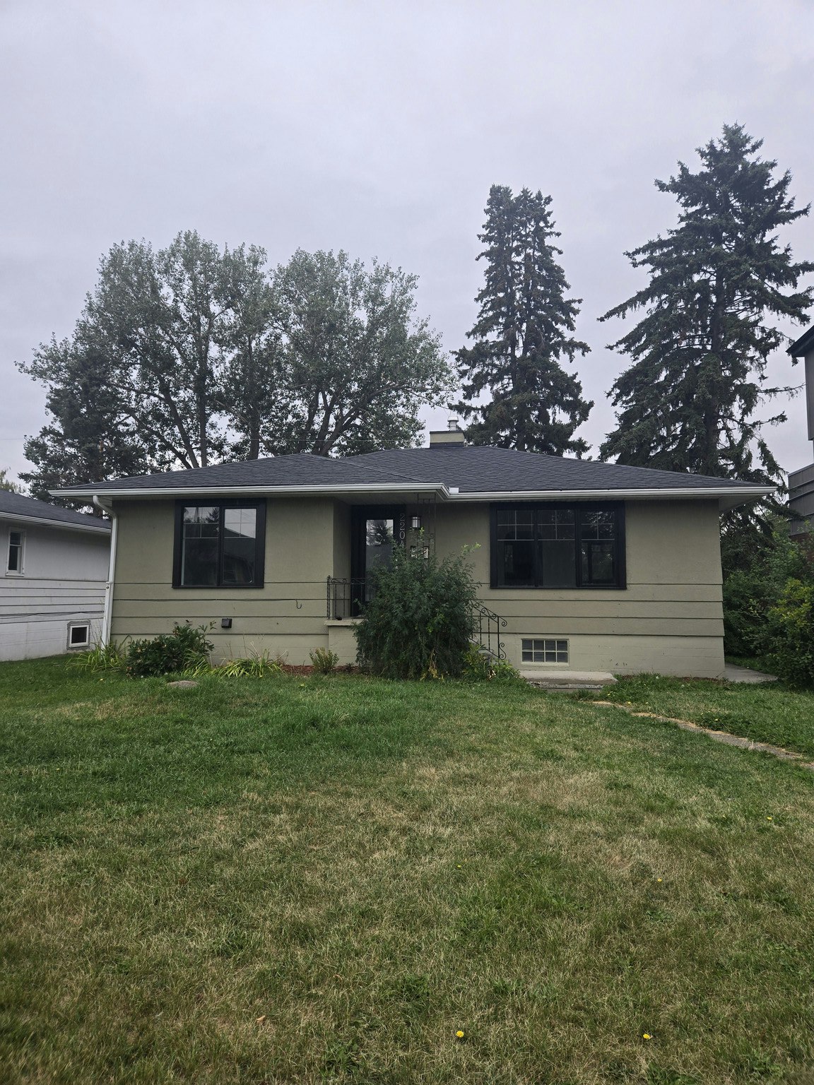 2204 25 Avenue Northwest, Calgary, AB, T2M 2C1