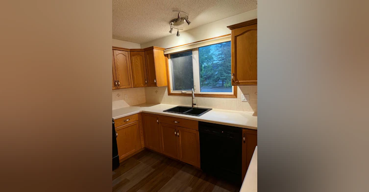 38 Cambridge Crescent, Saskatoon, SK, S7H 3P8 - 2