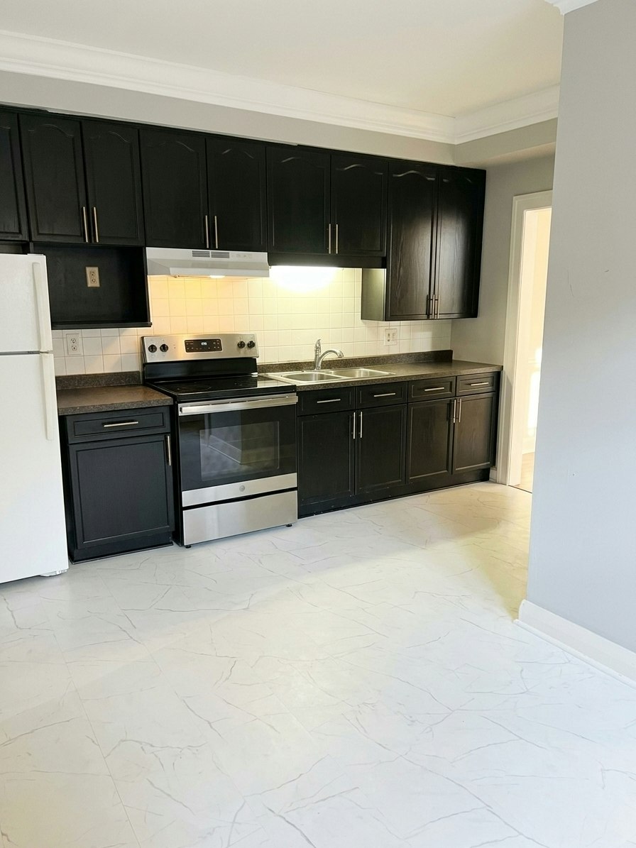 8-7 Centre Street, St. Catharines, ON, L2R 3A6
