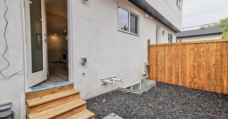 2104 13 Street NW, Calgary, AB, T2M 1T8 - 22