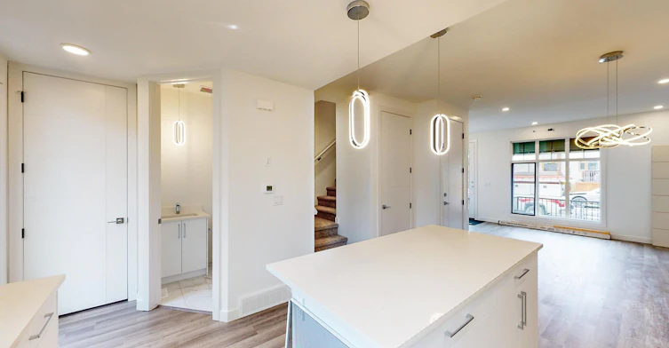 2104 13 Street NW, Calgary, AB, T2M 1T8 - 4