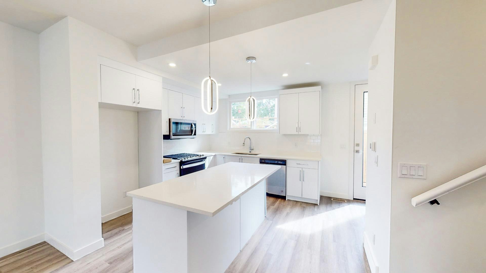 2104 13 Street NW, Calgary, AB, T2M 1T8 - 3