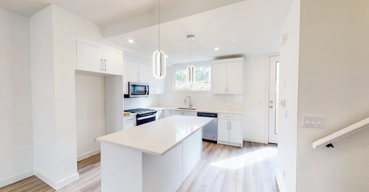2104 13 Street NW, Calgary, AB, T2M 1T8 - 3