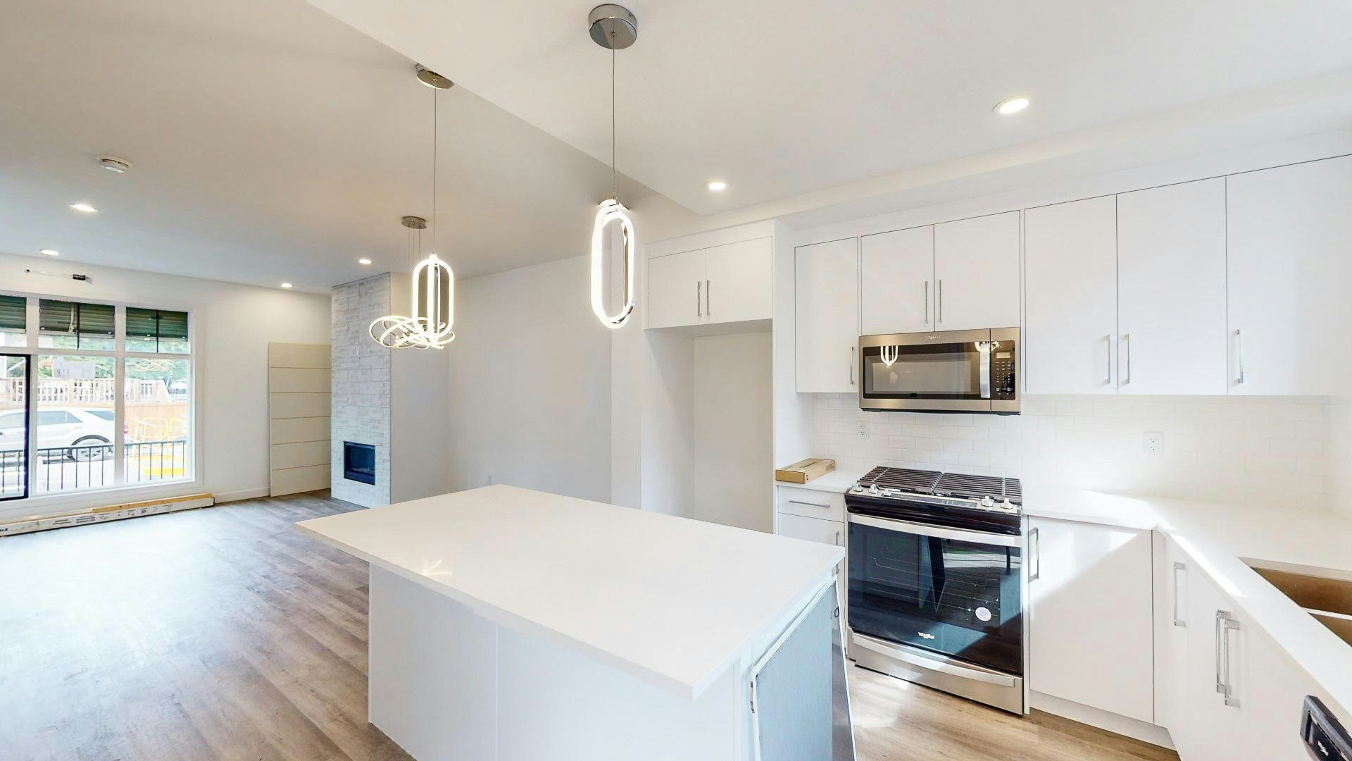 2104 13 Street NW, Calgary, AB, T2M 1T8 - 2