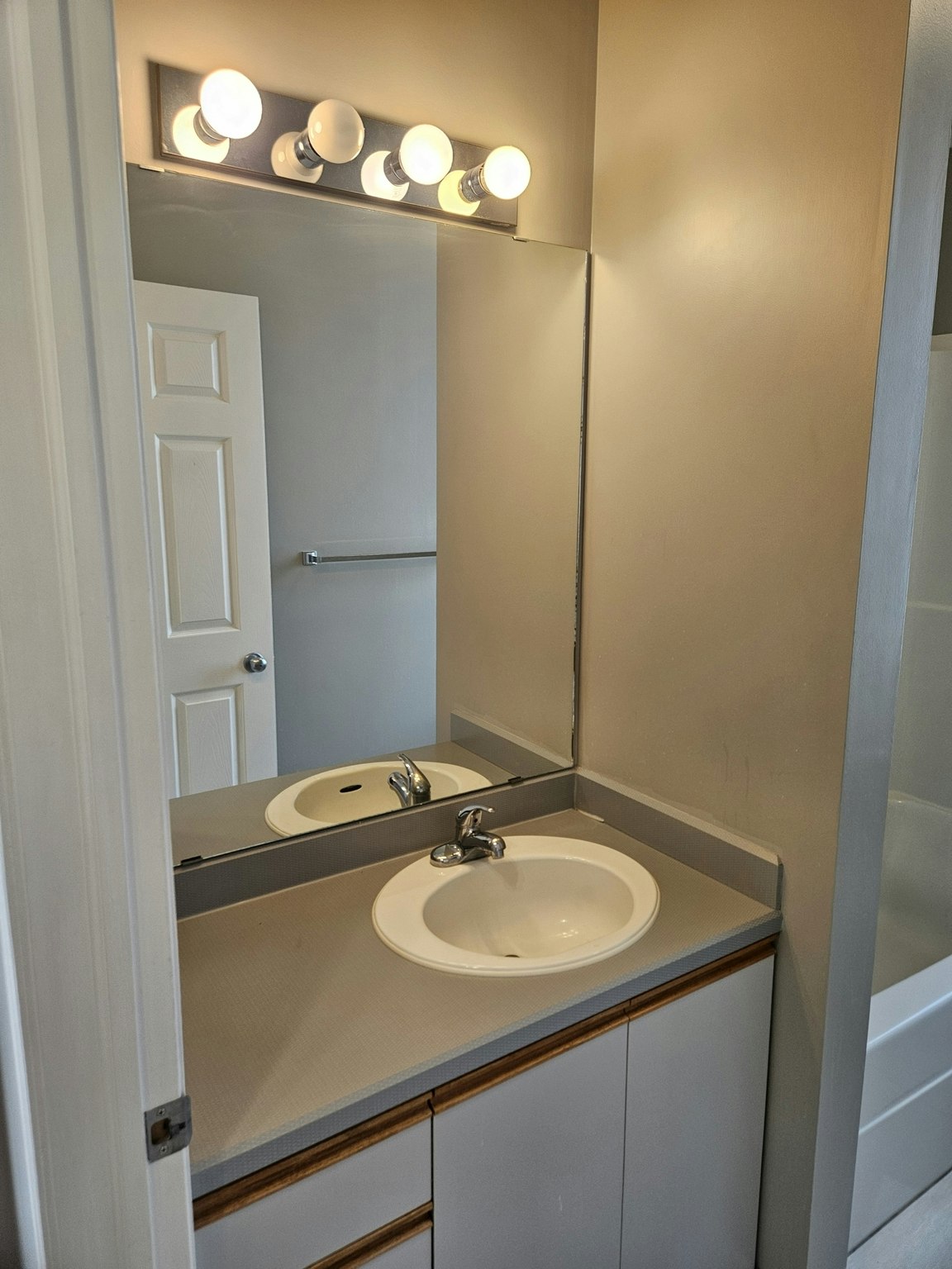 1867 Hamilton Street, Regina, SK, S4P 2C2 - 15