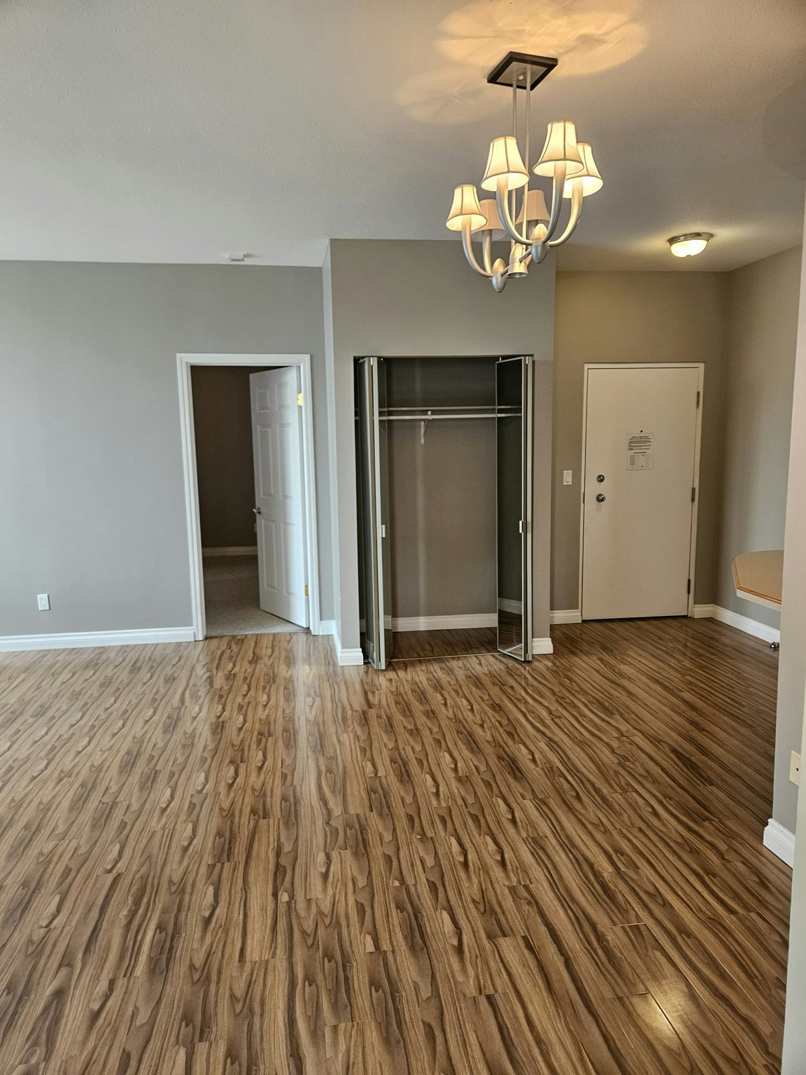 1867 Hamilton Street, Regina, SK, S4P 2C2 - 4