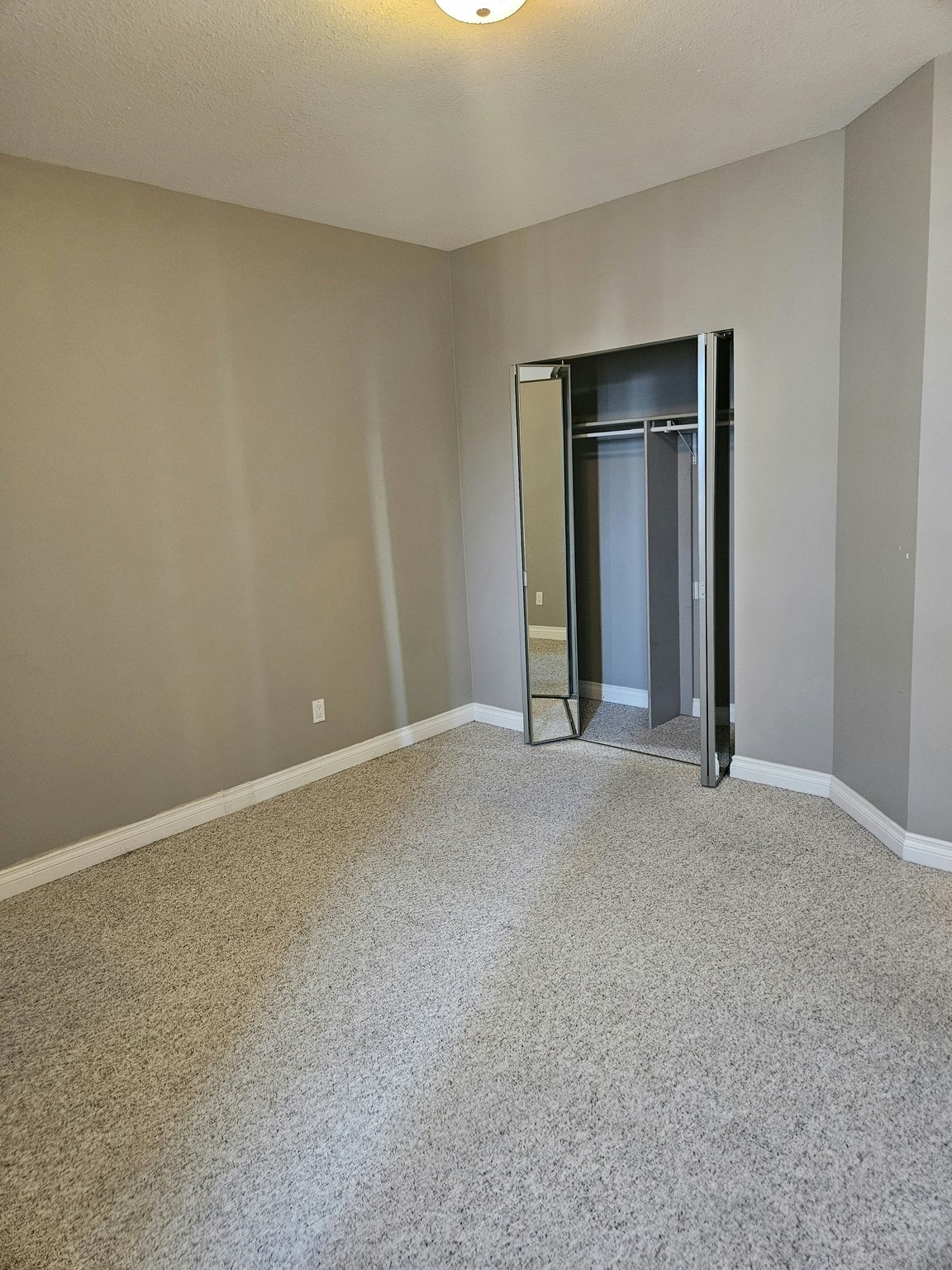 1867 Hamilton Street, Regina, SK, S4P 2C2 - 8