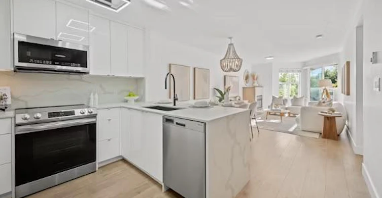 3038 East Kent Avenue, Vancouver, BC, V5S 4V7 - 4