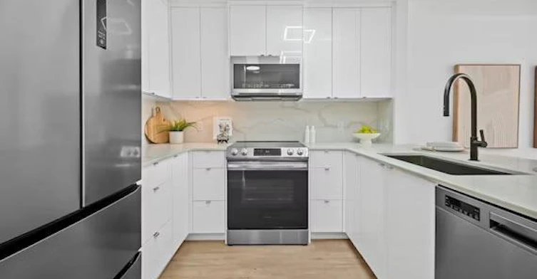 3038 East Kent Avenue, Vancouver, BC, V5S 4V7 - 2