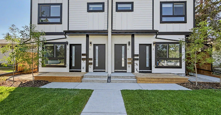 1B-45 Street Southwest, Calgary, AB, T3E 3T7 - 2