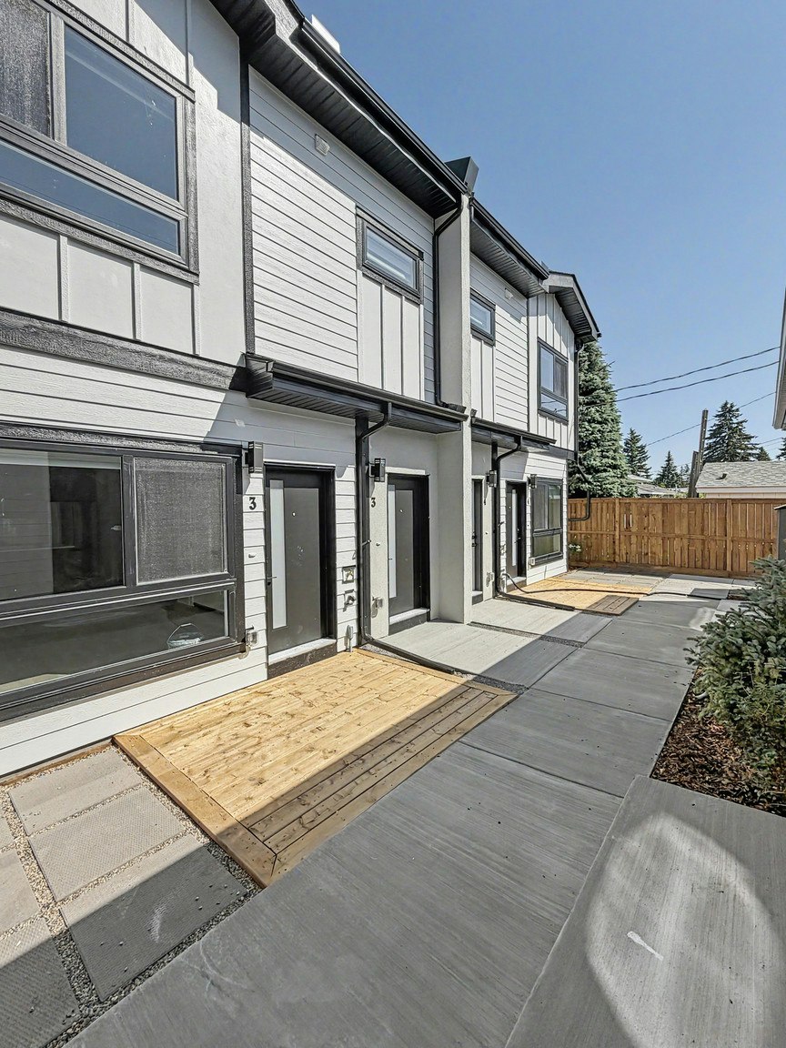1B-45  Street Southwest, Calgary, AB, T3E 3T7 - 3