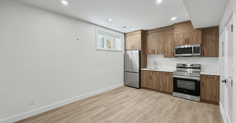 1B-45 Street Southwest, Calgary, AB, T3E 3T7 - 5