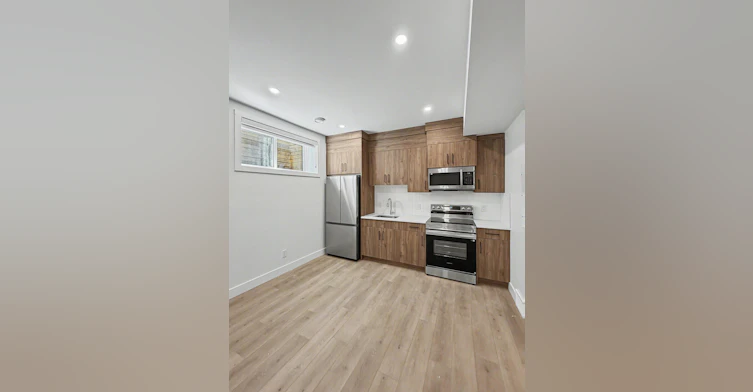 1B-45 Street Southwest, Calgary, AB, T3E 3T7