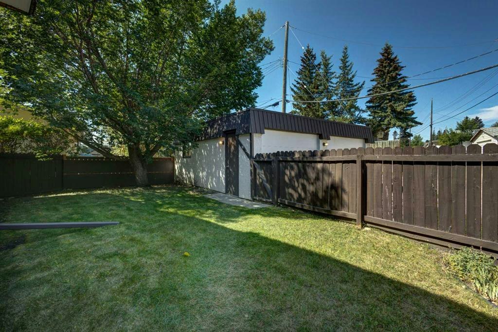 15 Upper-15 Galbraith Drive Southwest, Calgary, AB, T3E 4Z5 - 15