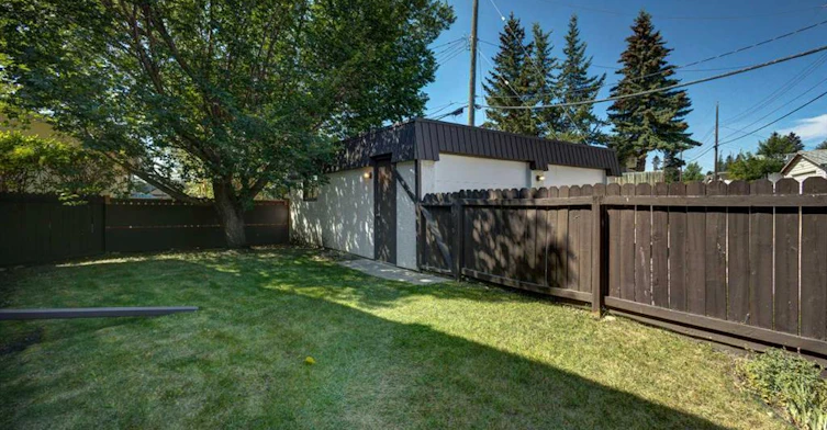 15 Upper-15 Galbraith Drive Southwest, Calgary, AB, T3E 4Z5 - 15