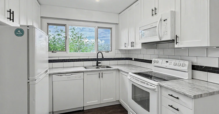 15 Upper-15 Galbraith Drive Southwest, Calgary, AB, T3E 4Z5 - 7