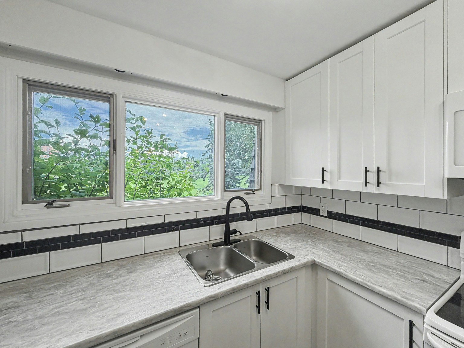 15 Upper-15 Galbraith Drive Southwest, Calgary, AB, T3E 4Z5 - 9