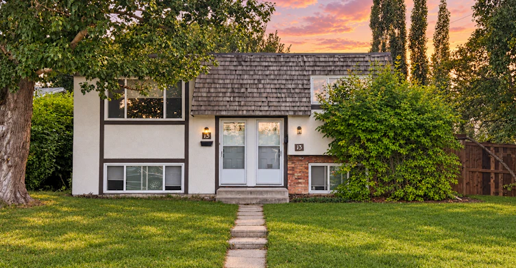 15 Upper-15 Galbraith Drive Southwest, Calgary, AB, T3E 4Z5
