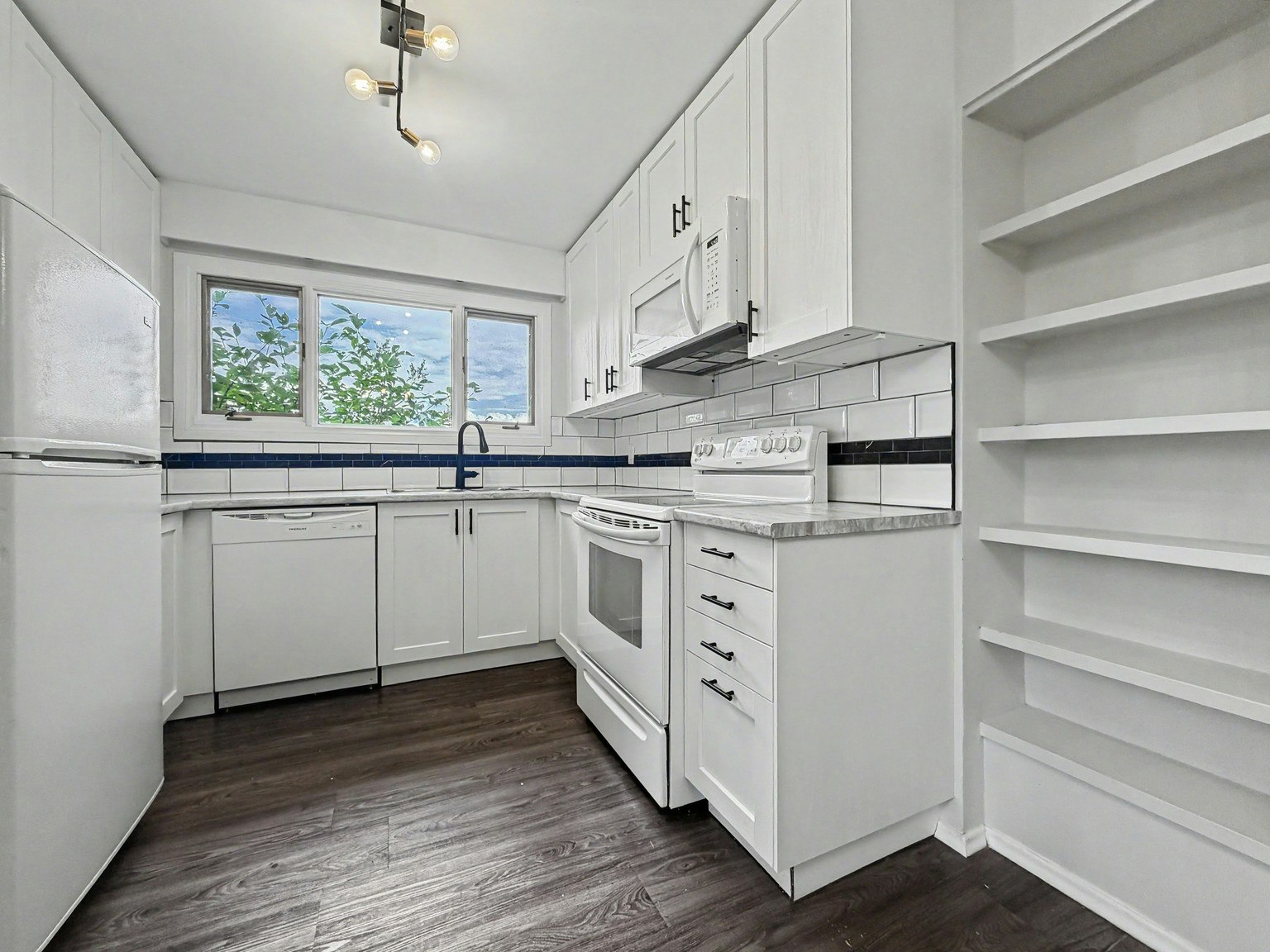 15 Upper-15 Galbraith Drive Southwest, Calgary, AB, T3E 4Z5 - 11