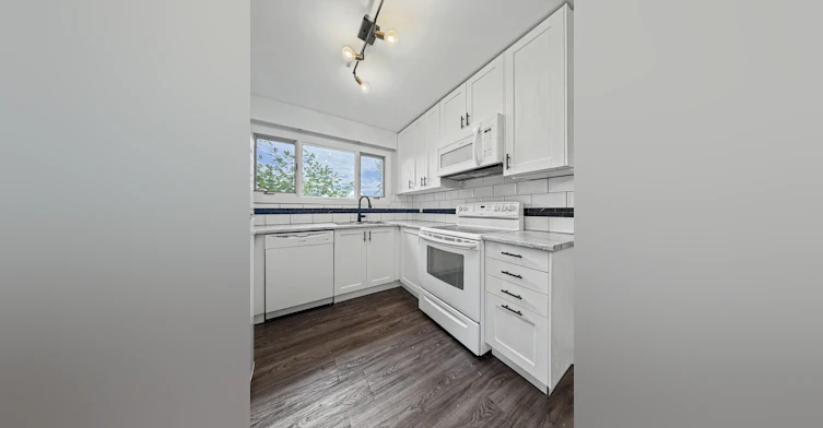 15 Upper-15 Galbraith Drive Southwest, Calgary, AB, T3E 4Z5 - 3