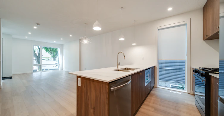 11315 58 Avenue Northwest, Edmonton, AB, T6H 0X8 - 12