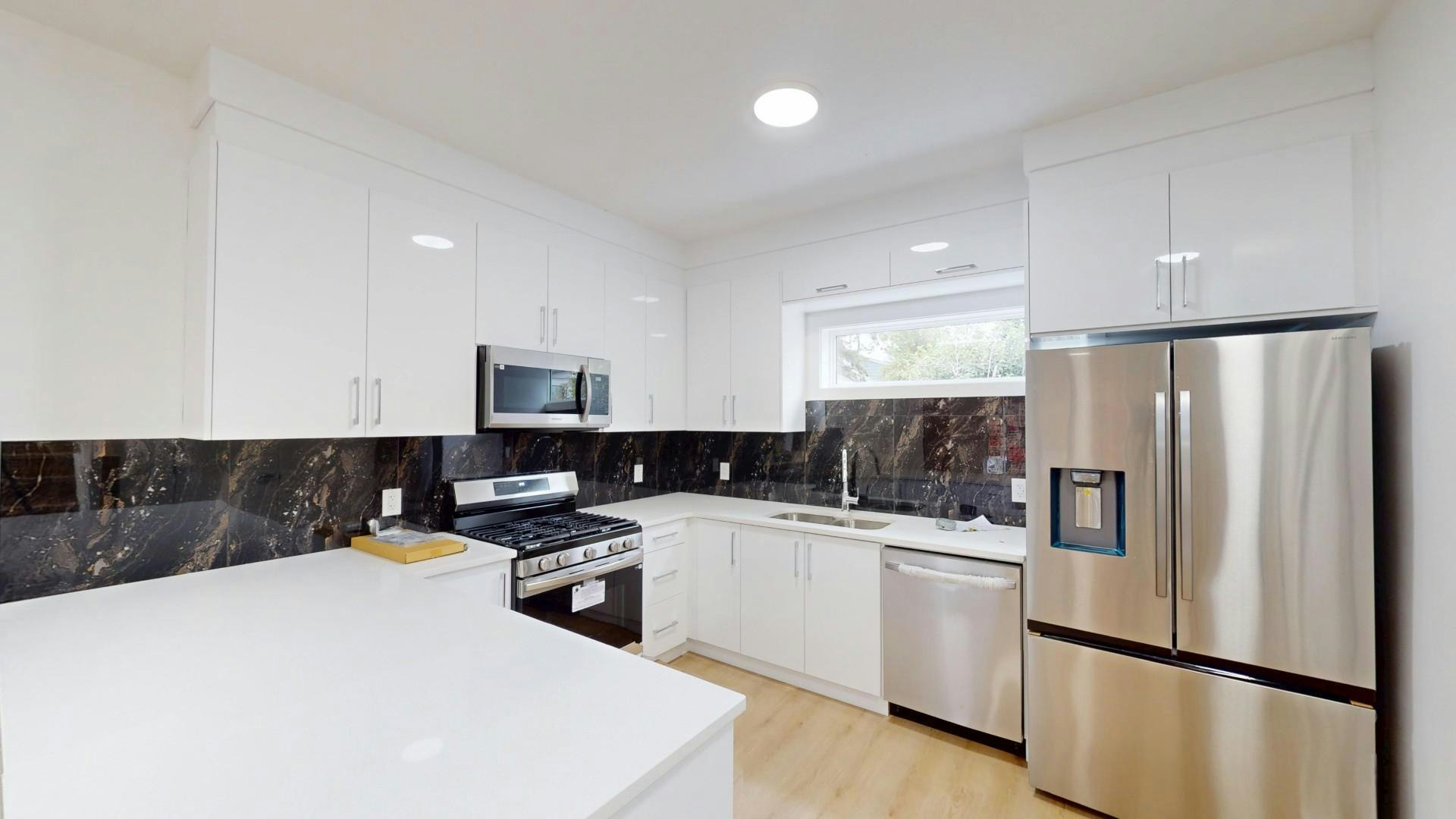 10963 140 Street NW, Edmonton, AB, T5C 2M6 - 2