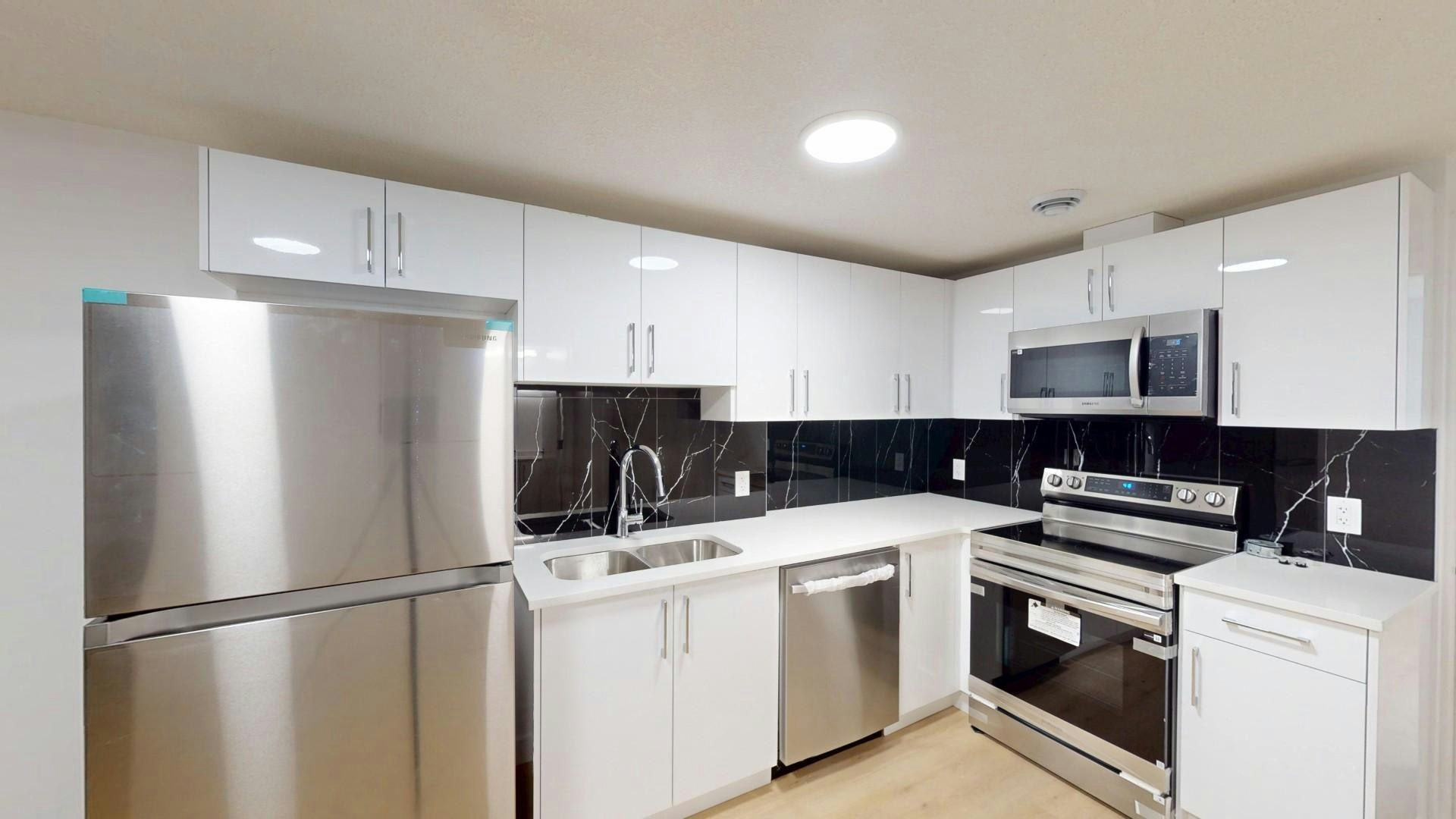 10963 140 Street NW, Edmonton, AB, T5C 2M6