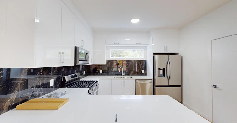 10965 140 Street NW, Edmonton, AB, T5C 2M6
