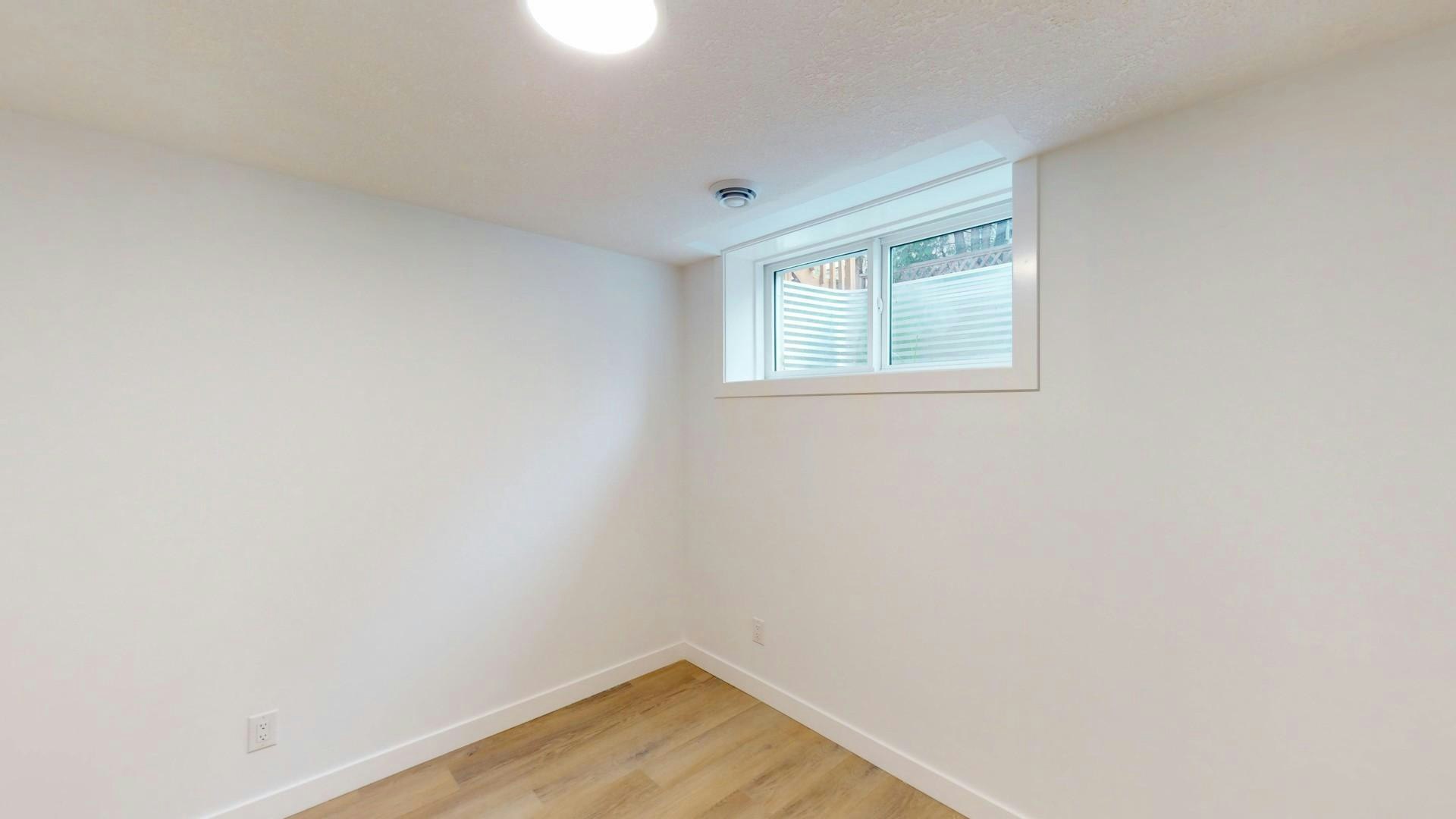 10965 140 Street NW, Edmonton, AB, T5C 2M6 - 4