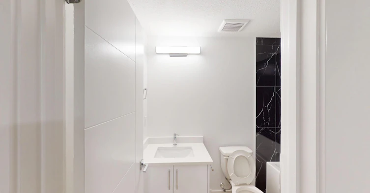 10965 140 Street NW, Edmonton, AB, T5C 2M6 - 8