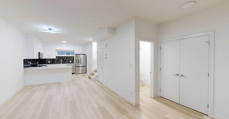 10967 140 Street Nw, Edmonton, AB, T5C 2M6 - 4