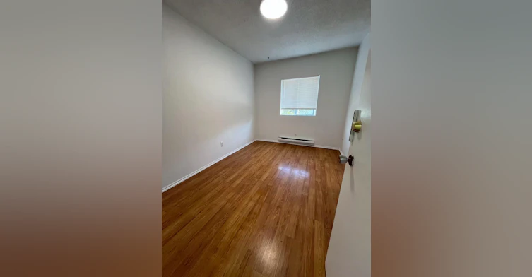 4-3290 Main Street, Vancouver, BC, V5V 3M5 - 2