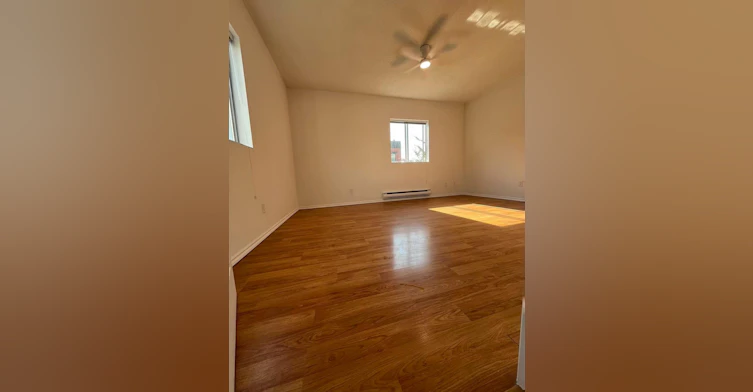 4-3290 Main Street, Vancouver, BC, V5V 3M5 - 3