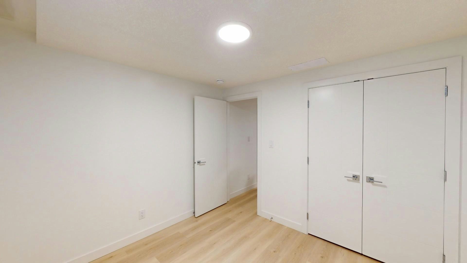 10967 140 Street Nw, Edmonton, AB, T5C 2M6 - 4