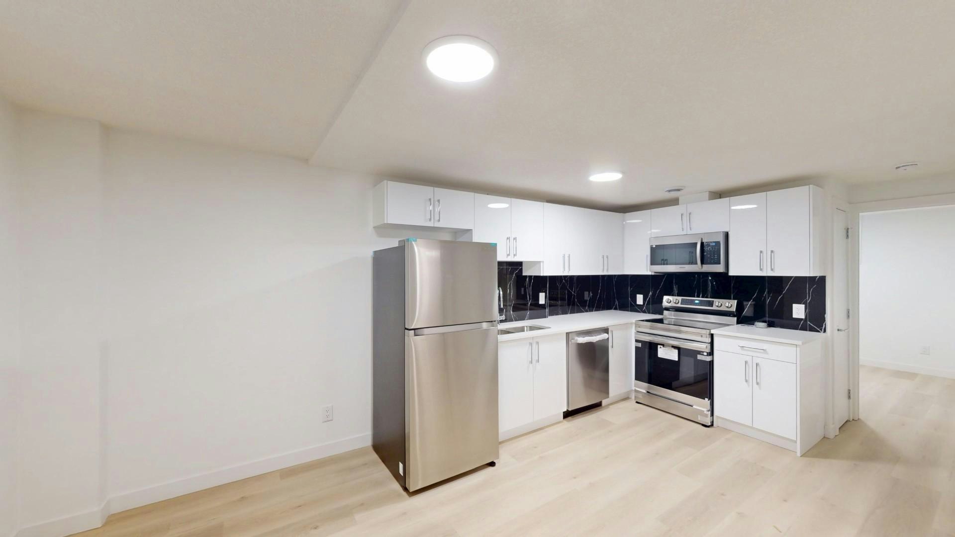 10967 140 Street Nw, Edmonton, AB, T5C 2M6 - 2
