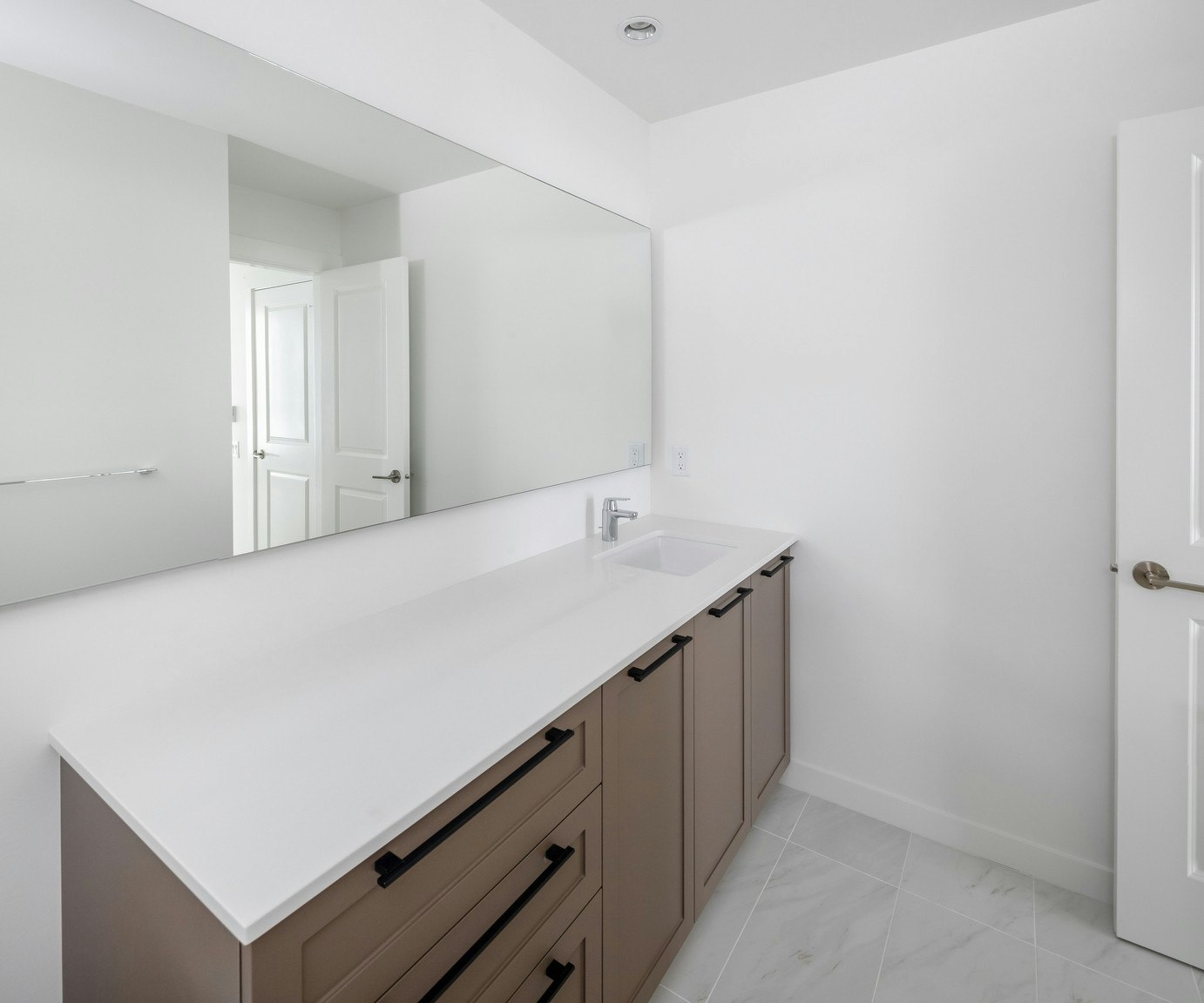 2850 Livingstone Avenue, Abbotsford, BC, V2T 0K3 - 27