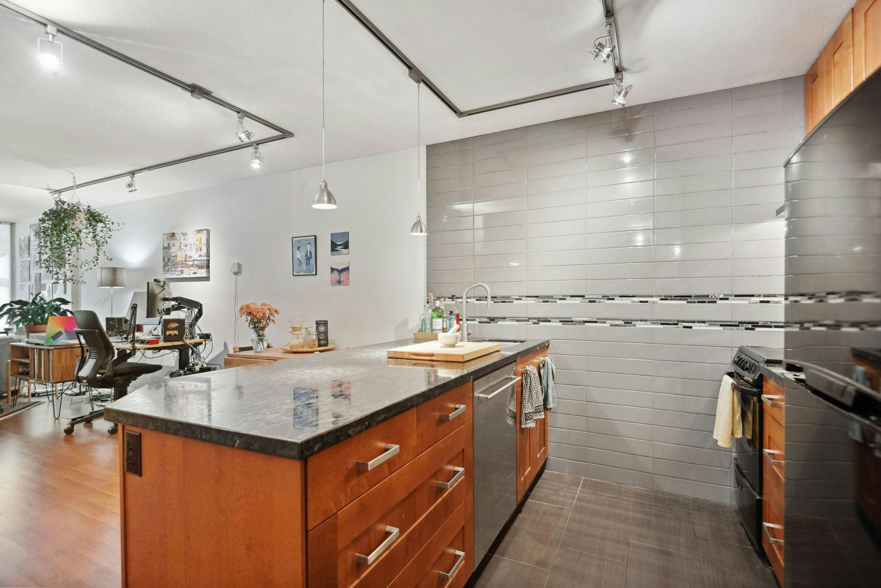 1330 Burrard Street, Vancouver, BC, V6Z 2B8 - 12