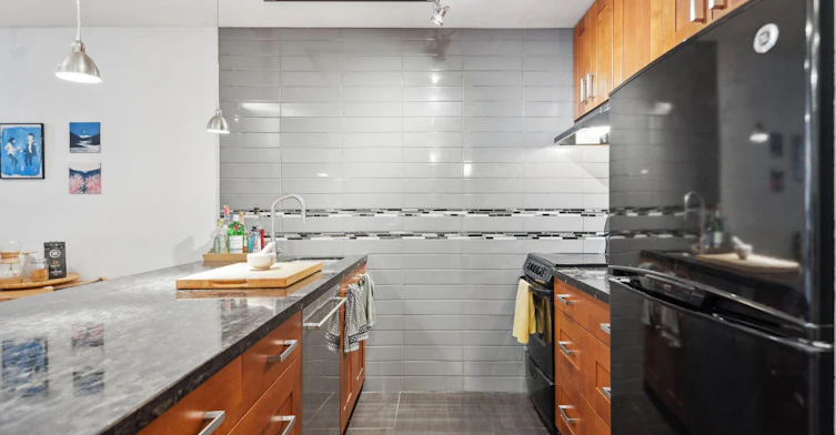 1330 Burrard Street, Vancouver, BC, V6Z 2B8 - 11