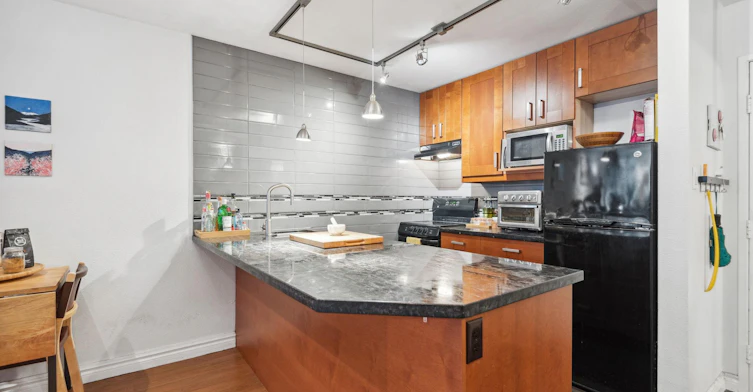 1330 Burrard Street, Vancouver, BC, V6Z 2B8 - 13