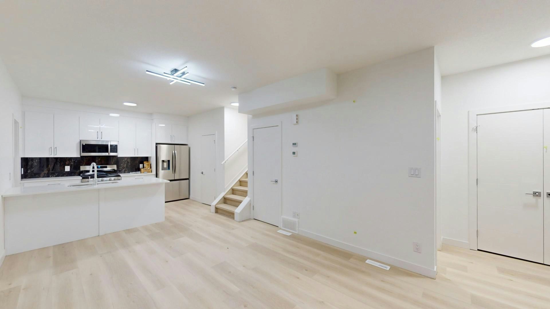 10969 140 Street Nw, Edmonton, AB, T5C 2M6 - 3