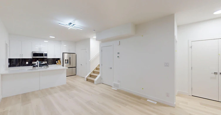 10969 140 Street Nw, Edmonton, AB, T5C 2M6 - 3