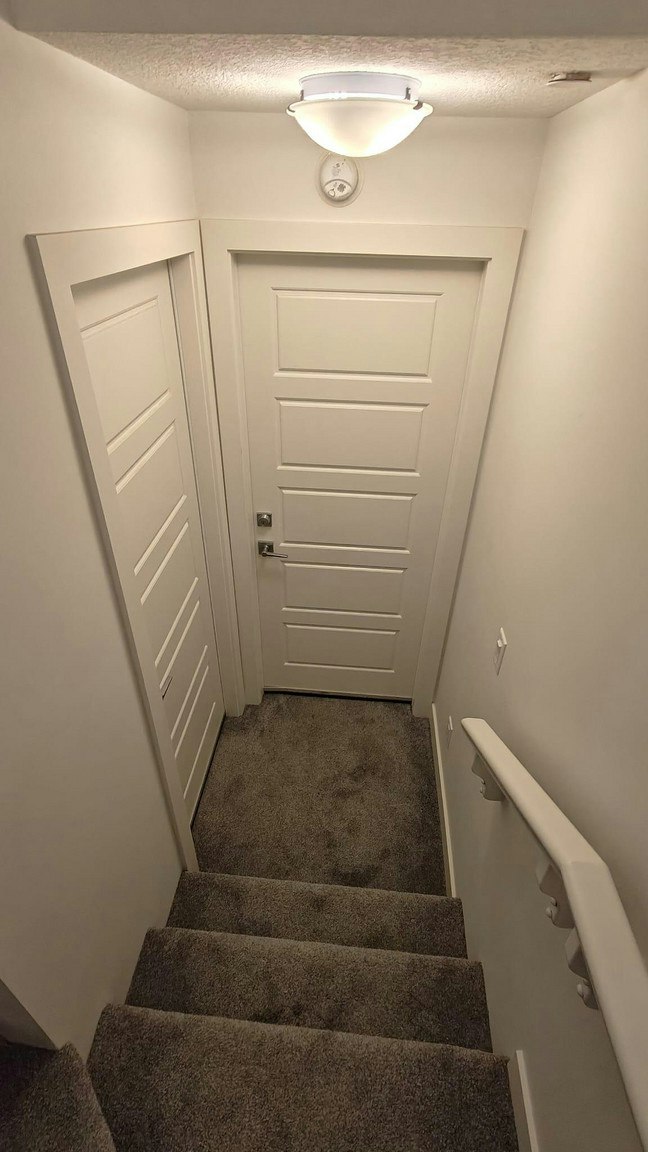 332 Hotchkiss Drive Southeast, Calgary, AB, T3S 0J9 - 4