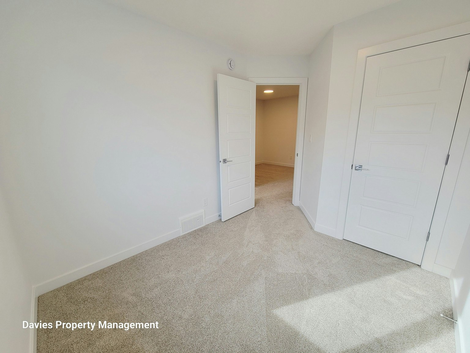 4677 177 Avenue Northwest, Edmonton, AB, T5Y 4G4 - 18